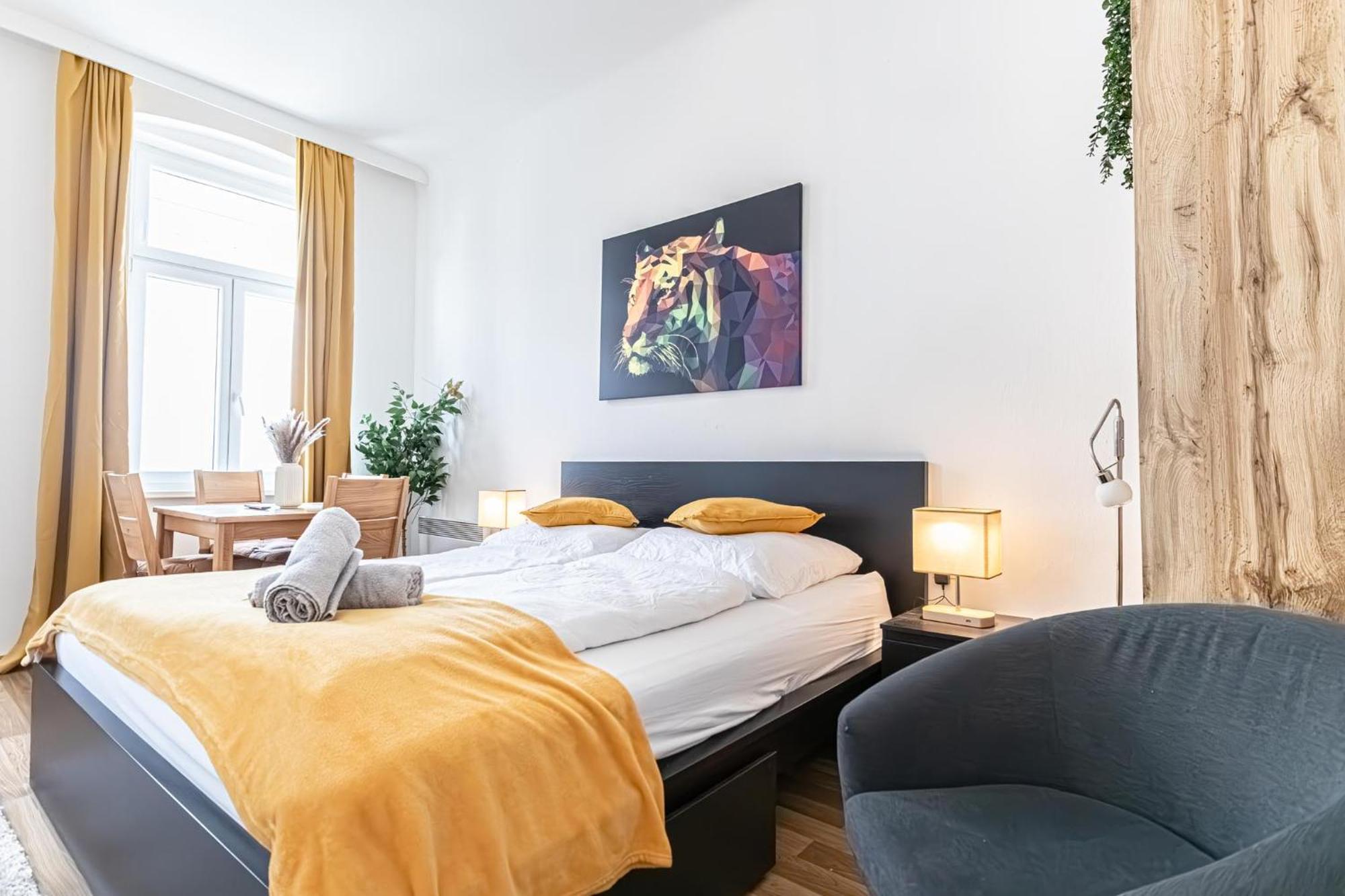 Explore Vienna: 1Br Retreat Near Westbahnhof Dış mekan fotoğraf