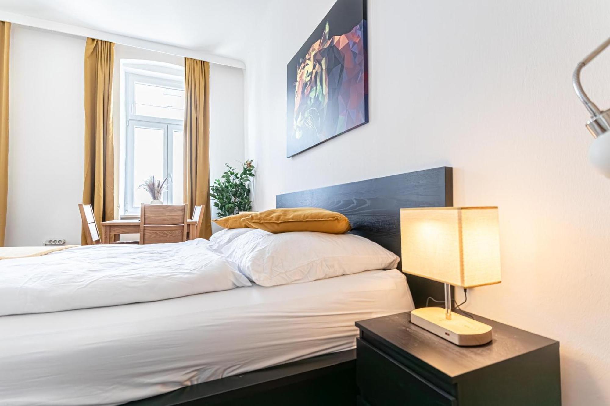 Explore Vienna: 1Br Retreat Near Westbahnhof Dış mekan fotoğraf