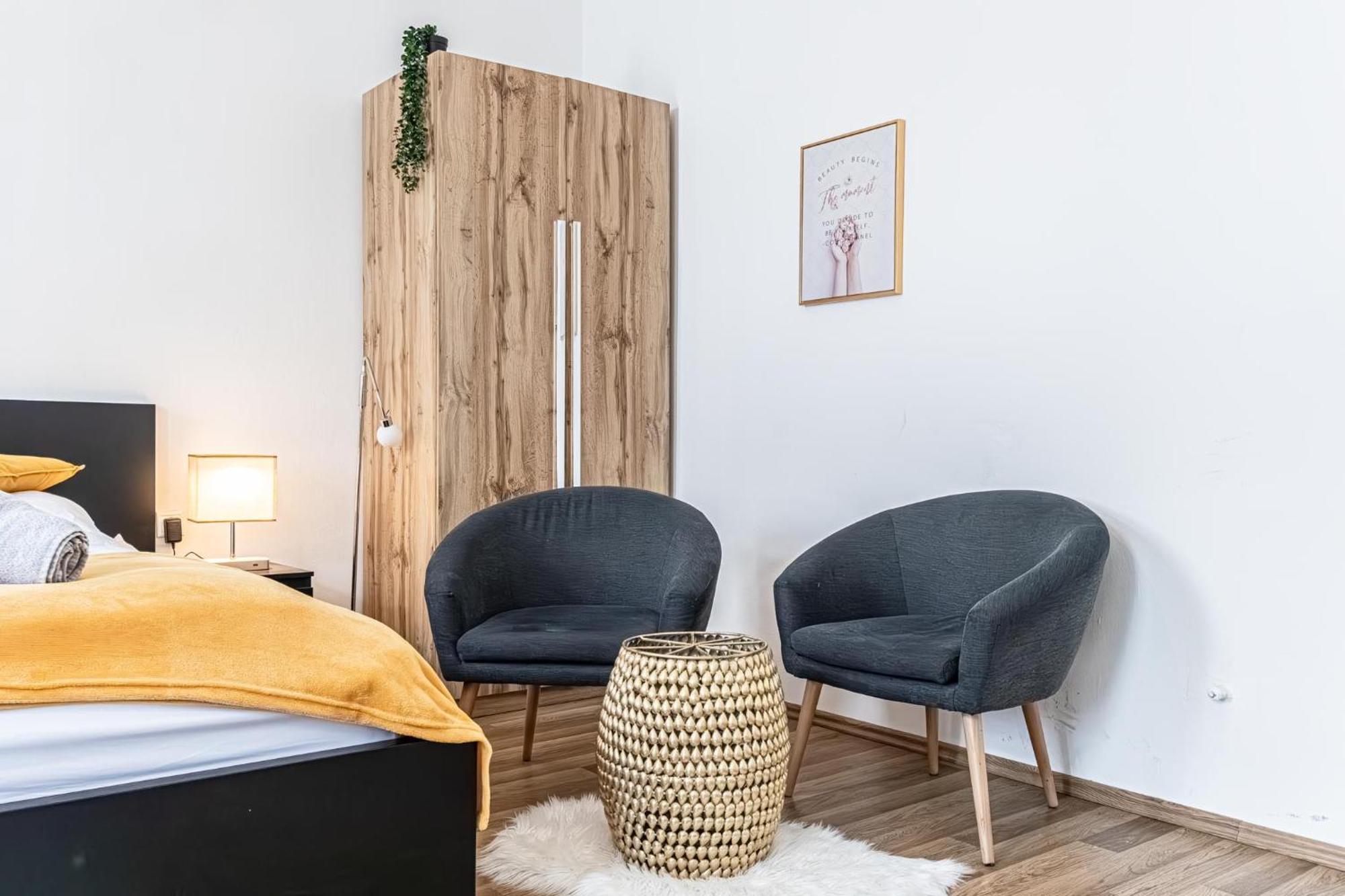 Explore Vienna: 1Br Retreat Near Westbahnhof Dış mekan fotoğraf
