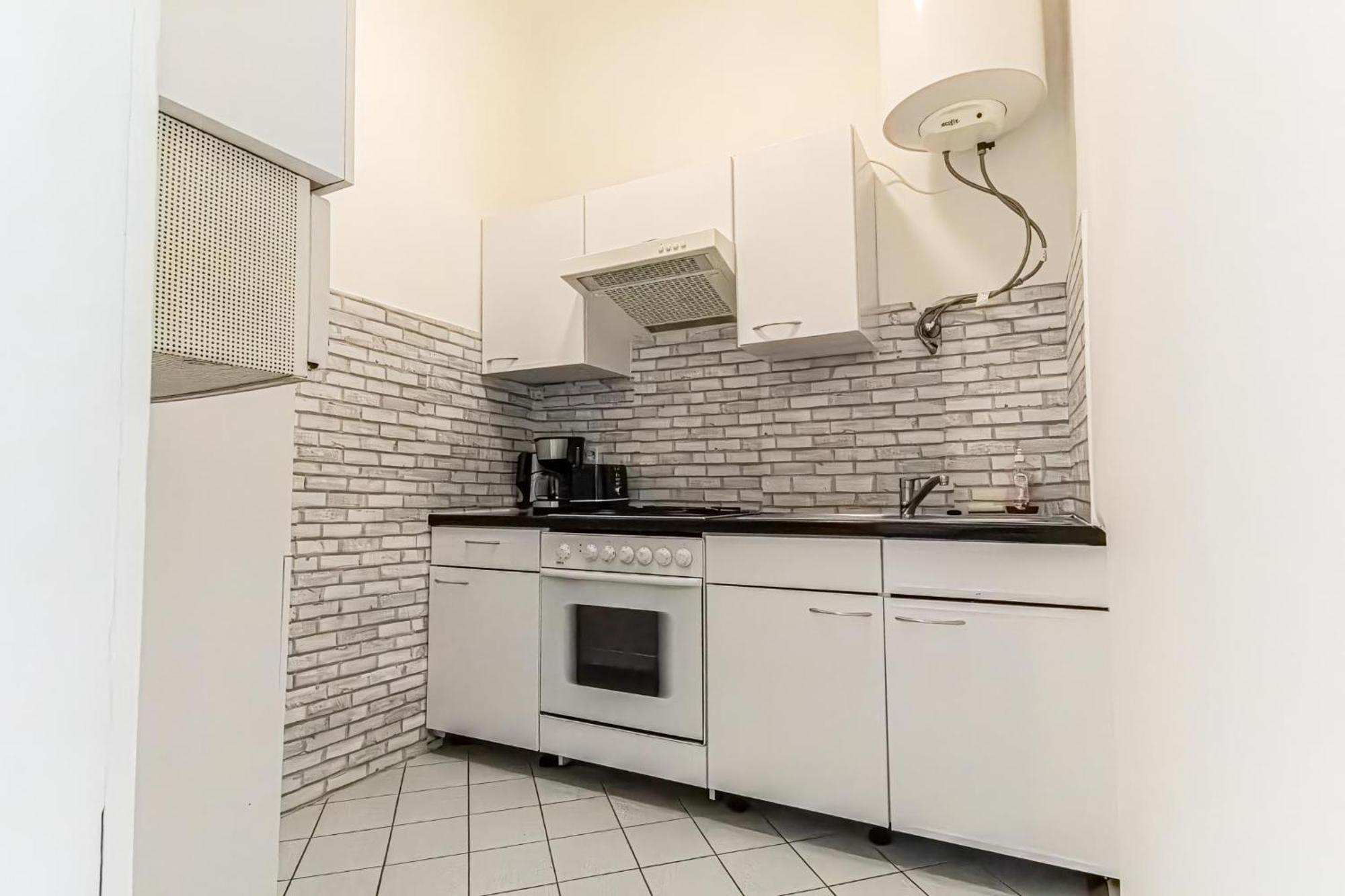 Explore Vienna: 1Br Retreat Near Westbahnhof Dış mekan fotoğraf