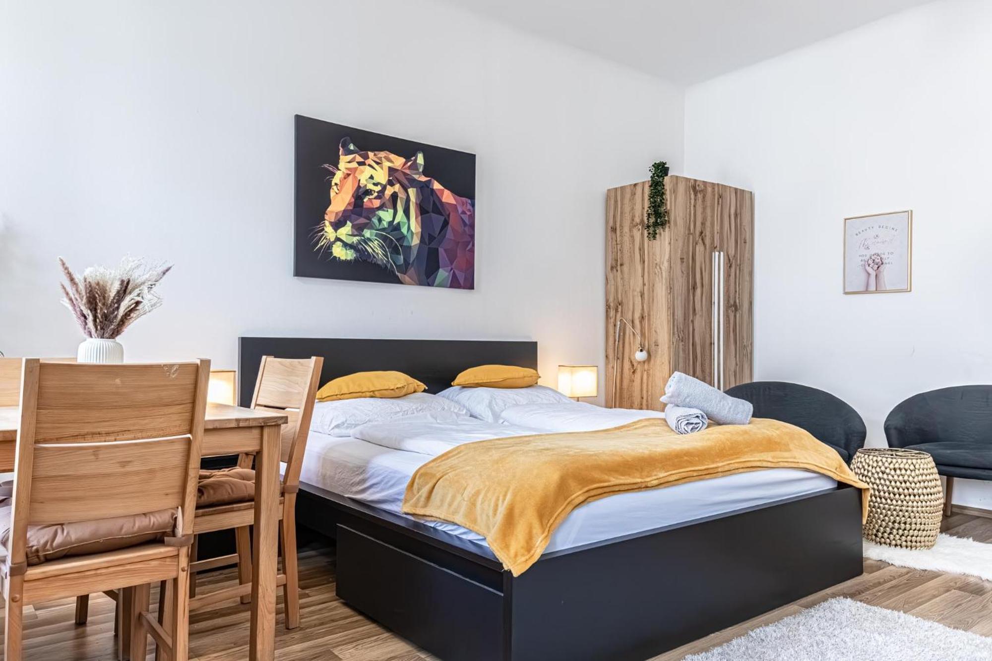 Explore Vienna: 1Br Retreat Near Westbahnhof Dış mekan fotoğraf